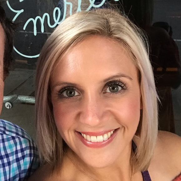 Meet your Posher, Cristi - Picture 2 of 2